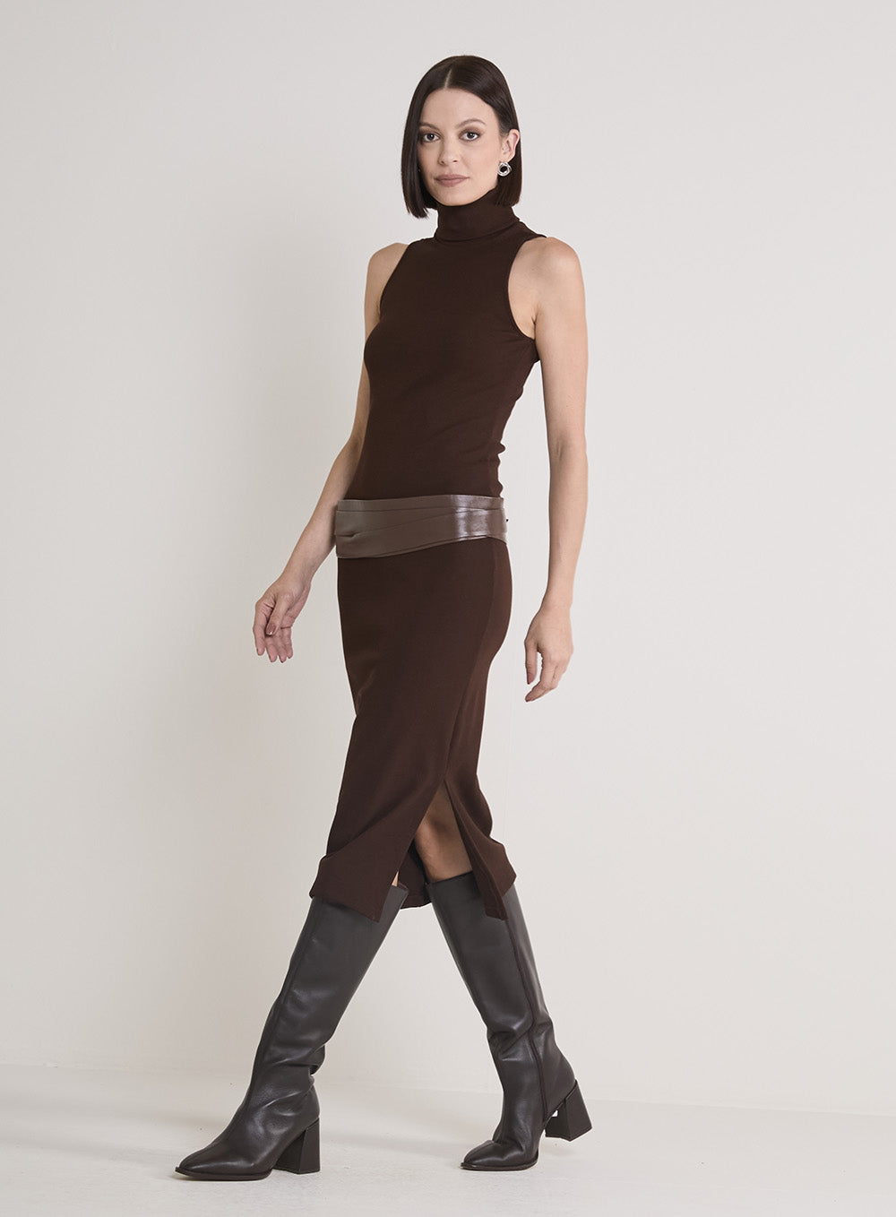 Vestido Forum Midi Justo Canelado Gola Alta