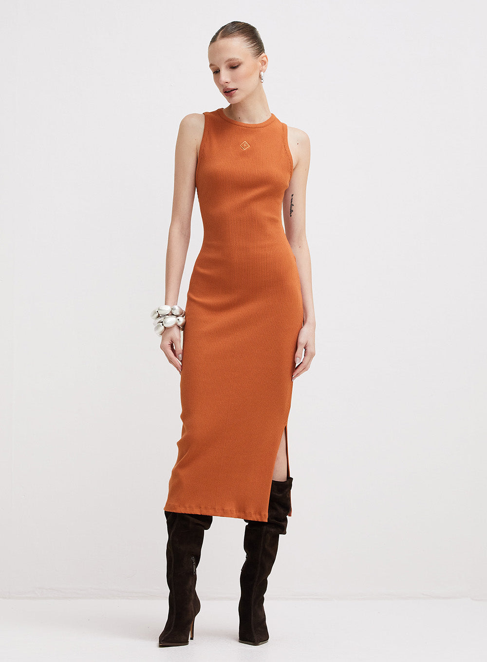 Vestido Forum Midi Justo Canelado com Fenda